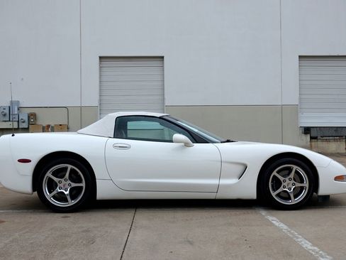 Used 2001 Chevrolet Corvette Convertible w/ Preferred Equipment Group2 image 10