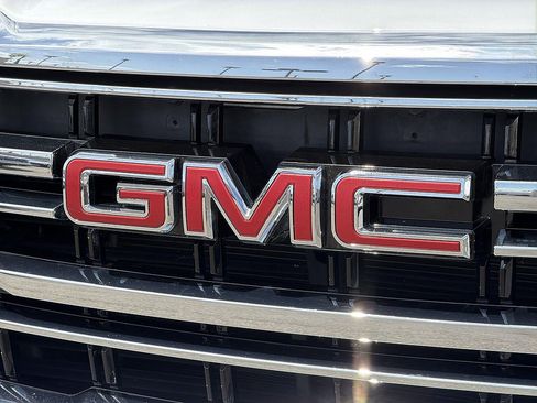 Used 2024 GMC Yukon SLT RWD image 30