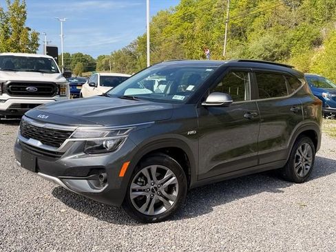 Used 2023 Kia Seltos S AWD/4WD image 2