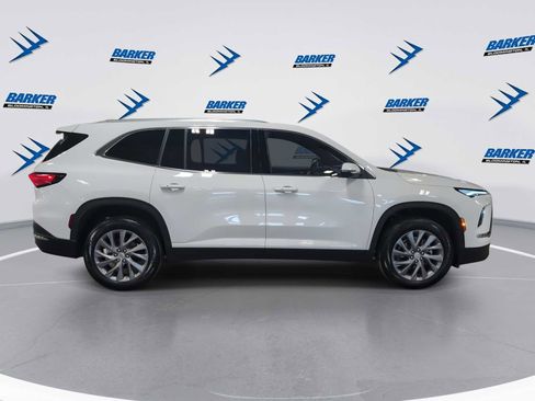 Used 2025 Buick Enclave Preferred image 9
