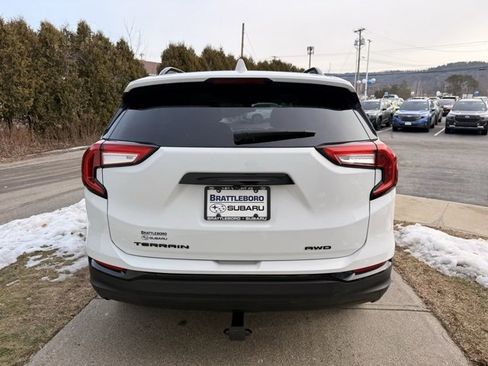 Used 2022 GMC Terrain SLE w/ Driver Convenience Package image 5