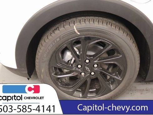 Used 2027 Chevrolet Bolt RS FWD image 8