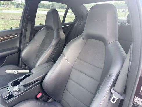 Used 2013 Mercedes-Benz C 63 AMG Sedan image 45