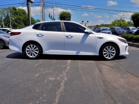 Used 2018 Kia Optima S FWD image 4