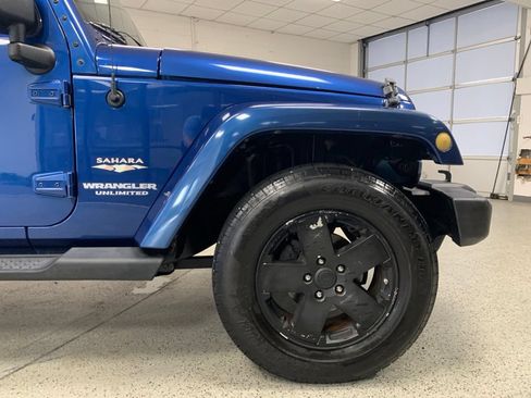 Used 2009 Jeep Wrangler Unlimited Sahara AWD/4WD image 8