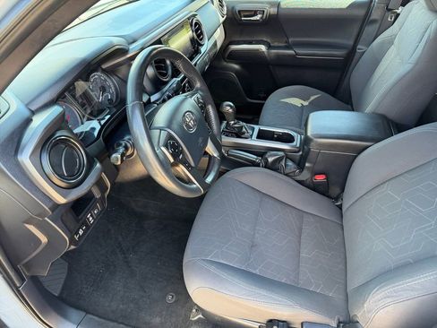 Used 2018 Toyota Tacoma TRD Sport w/ Technology Package image 10