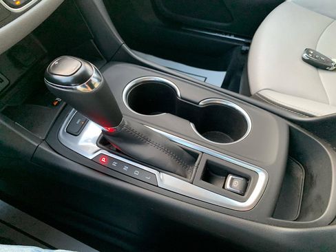 Used 2018 Chevrolet Equinox Premier image 20