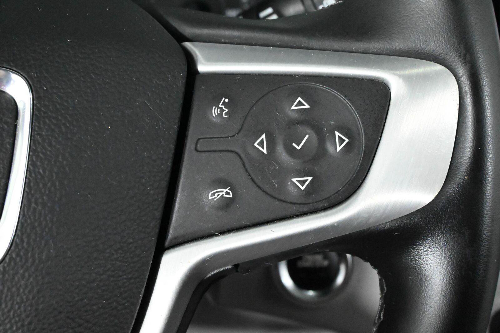 Used 2023 GMC Terrain SLT w/ LPO, Floor Liner Package FWD image 23