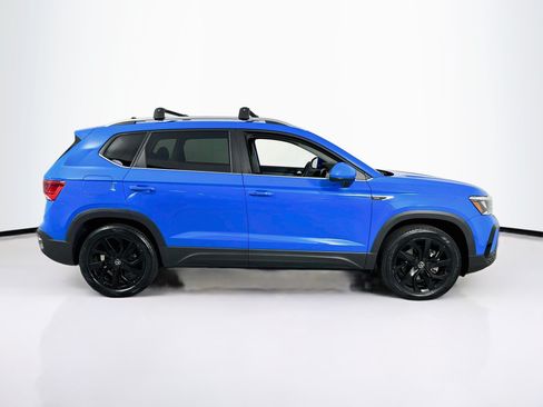 Used 2022 Volkswagen Taos SE w/ Panoramic Sunroof Package AWD/4WD image 4