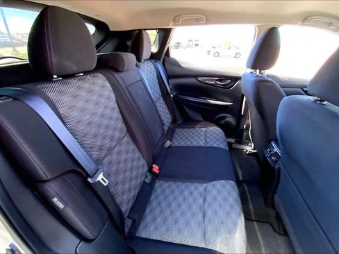 Used 2021 Nissan Rogue Sport SV image 17