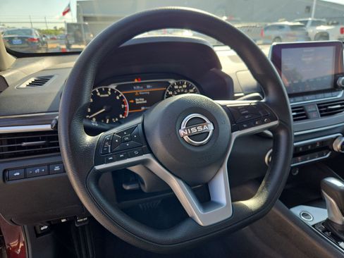 Used 2025 Nissan Altima 2.5 SV FWD image 17