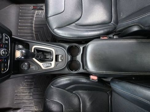 Used 2015 Jeep Cherokee Limited w/ Luxury Group AWD/4WD image 36