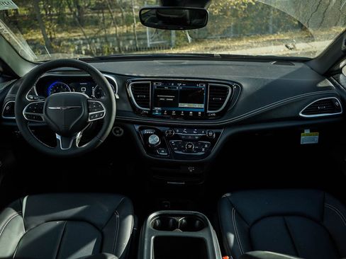 New 2026 Chrysler Pacifica Select image 15