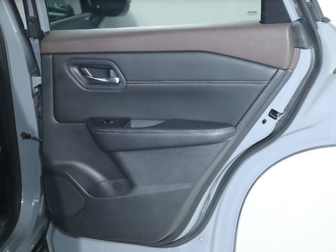 Used 2023 Nissan Rogue SL AWD/4WD image 32