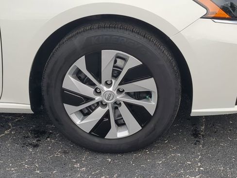 Certified 2025 Nissan Altima 2.5 S FWD image 11
