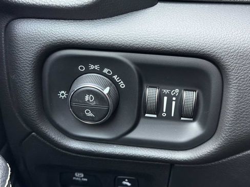 Used 2023 RAM 1500 Laramie AWD/4WD image 12