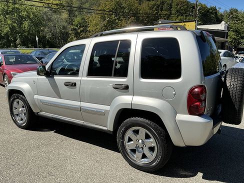 Used 2005 Jeep Liberty Limited AWD/4WD image 7