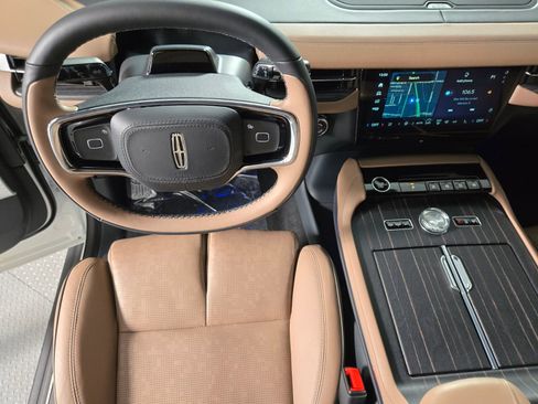 New 2026 Lincoln Navigator L Black Label AWD/4WD image 17
