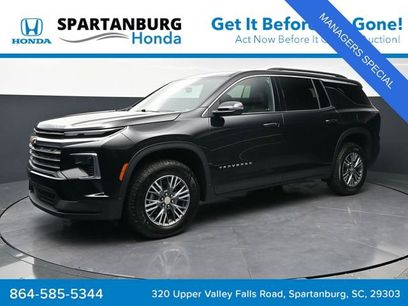 Used 2025 Chevrolet Traverse LT