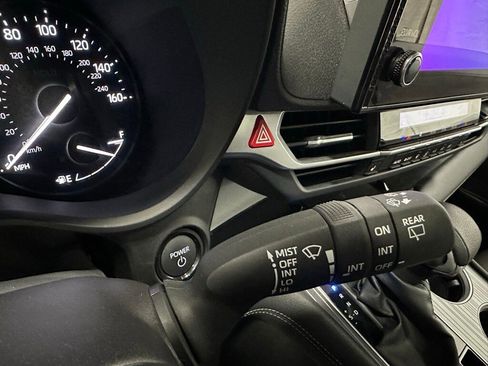 Used 2025 Toyota Sienna XLE image 23