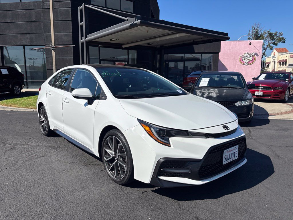 Used 2022 Toyota Corolla SE w/ SE Premium Package FWD image 2