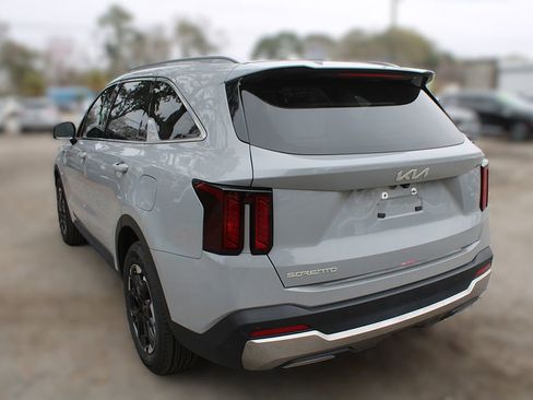 Certified 2025 Kia Sorento S w/ Panoramic Sunroof Package image 12