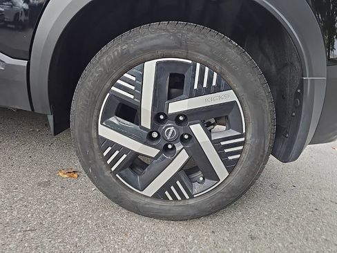 Used 2025 Nissan Kicks SV FWD image 10