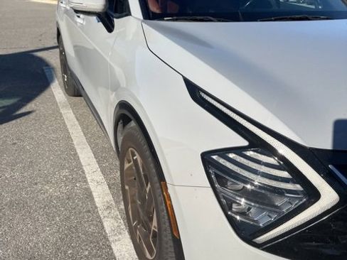 Certified 2023 Kia Sportage SX image 3