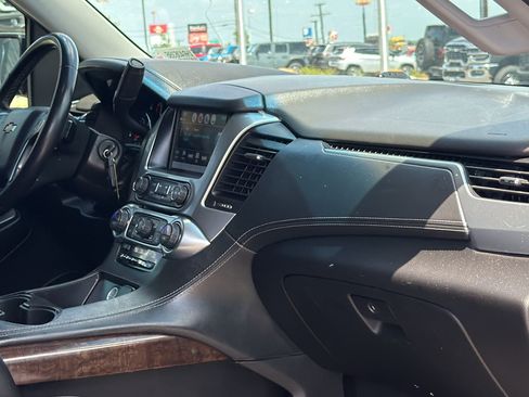 Used 2017 Chevrolet Suburban LS RWD image 23