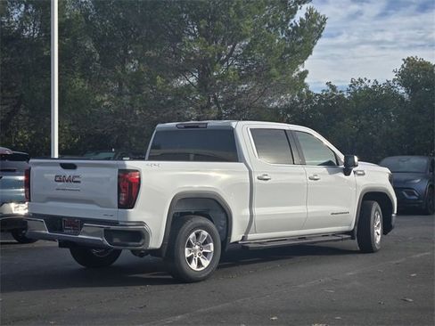 New 2026 GMC Sierra 1500 SLE image 4