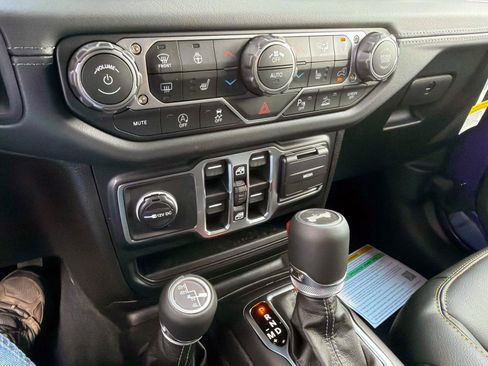 New 2026 Jeep Wrangler Unlimited Sahara AWD/4WD image 17