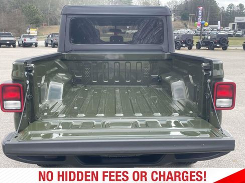 Used 2023 Jeep Gladiator Sport AWD/4WD image 2