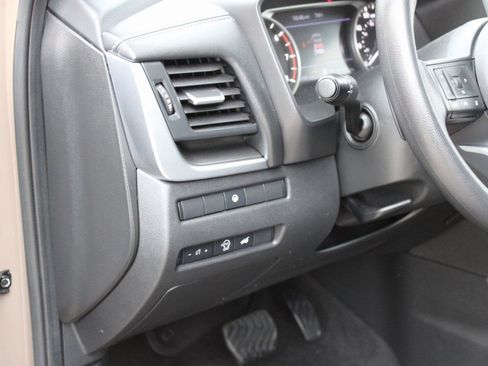 Used 2024 Nissan Rogue SV image 22