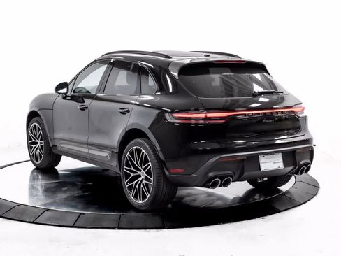 Certified 2025 Porsche Macan Turbo image 3