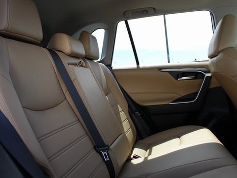 Used 2023 Toyota RAV4 XLE Premium image 18