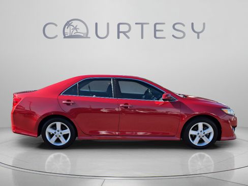 Used 2014 Toyota Camry SE FWD image 8