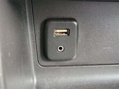 Used 2015 Chevrolet Colorado Z71 image 14