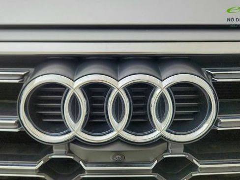 Used 2025 Audi SQ5 Prestige AWD/4WD image 16