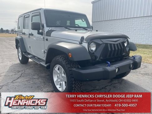 Used 2012 Jeep Wrangler Unlimited Sport image 1