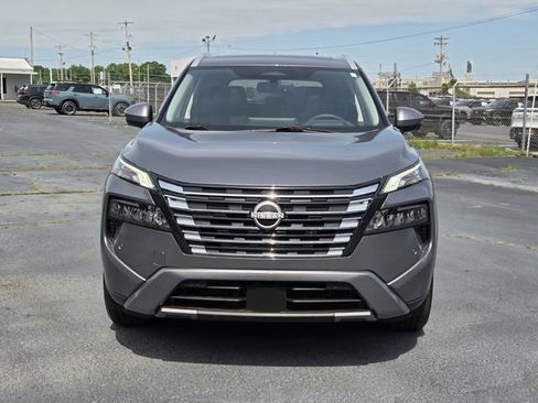 Used 2025 Nissan Rogue SL w/ Tech Package FWD image 8
