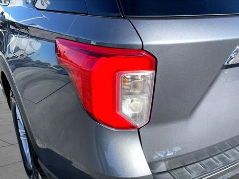 Used 2022 Ford Explorer XLT RWD image 25