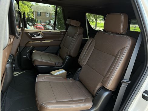 Used 2023 Chevrolet Tahoe High Country w/ Advanced Technology Package AWD/4WD image 35