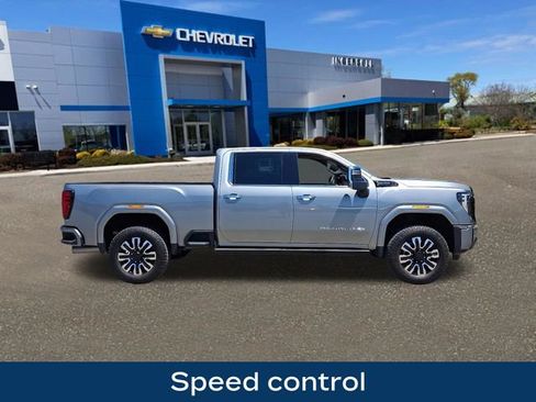 Used 2025 GMC Sierra 2500 Denali Ultimate AWD/4WD image 28
