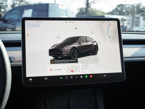 Used 2024 Tesla Model Y Performance image 22