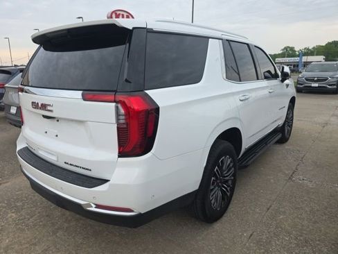 Used 2025 GMC Yukon Elevation w/ Technology Package AWD/4WD image 3