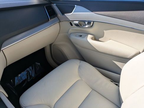 Used 2021 Volvo XC90 T5 Momentum w/ Protection Package Premier image 14