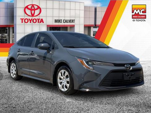 Used 2025 Toyota Corolla LE FWD image 7
