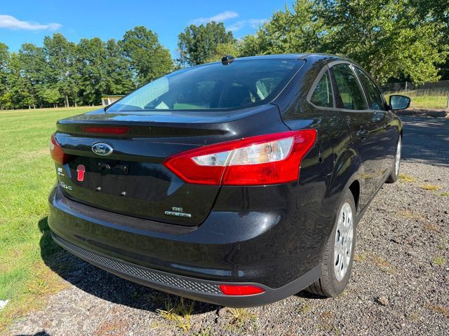 Used 2012 Ford Focus SE w/ SE Winter Pkg FWD image 4