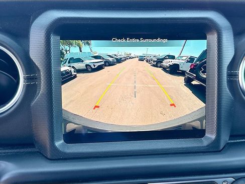 Used 2021 Jeep Wrangler Unlimited Sahara w/ Cold Weather Group AWD/4WD image 15