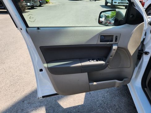 Used 2008 Ford Focus SE FWD image 16